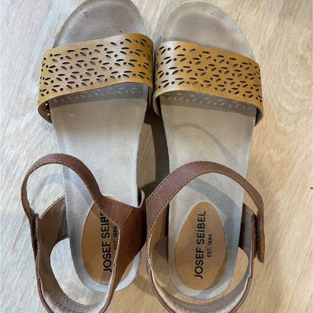 Josef Seibel Women's Tan and Brown Sandals